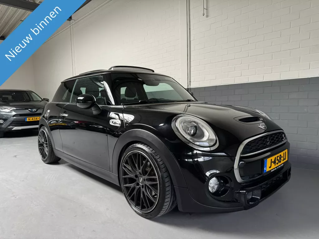 MINI Cooper S 2.0 Chilli serious business/ Pano dak/ Leder/ Stoelverwarming